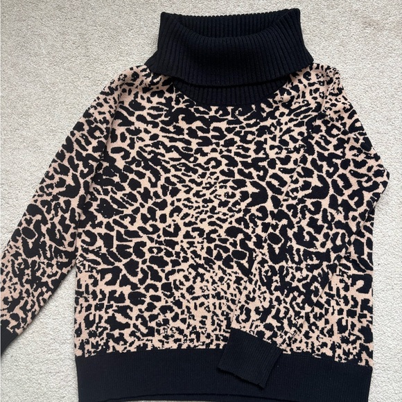 Tahari Women's Leopard Animal Print Turtleneck Sweater Size (M) Beige And Black - Picture 3 of 12